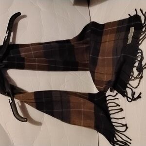 Geoffrey Beene fleece fringe scarf
